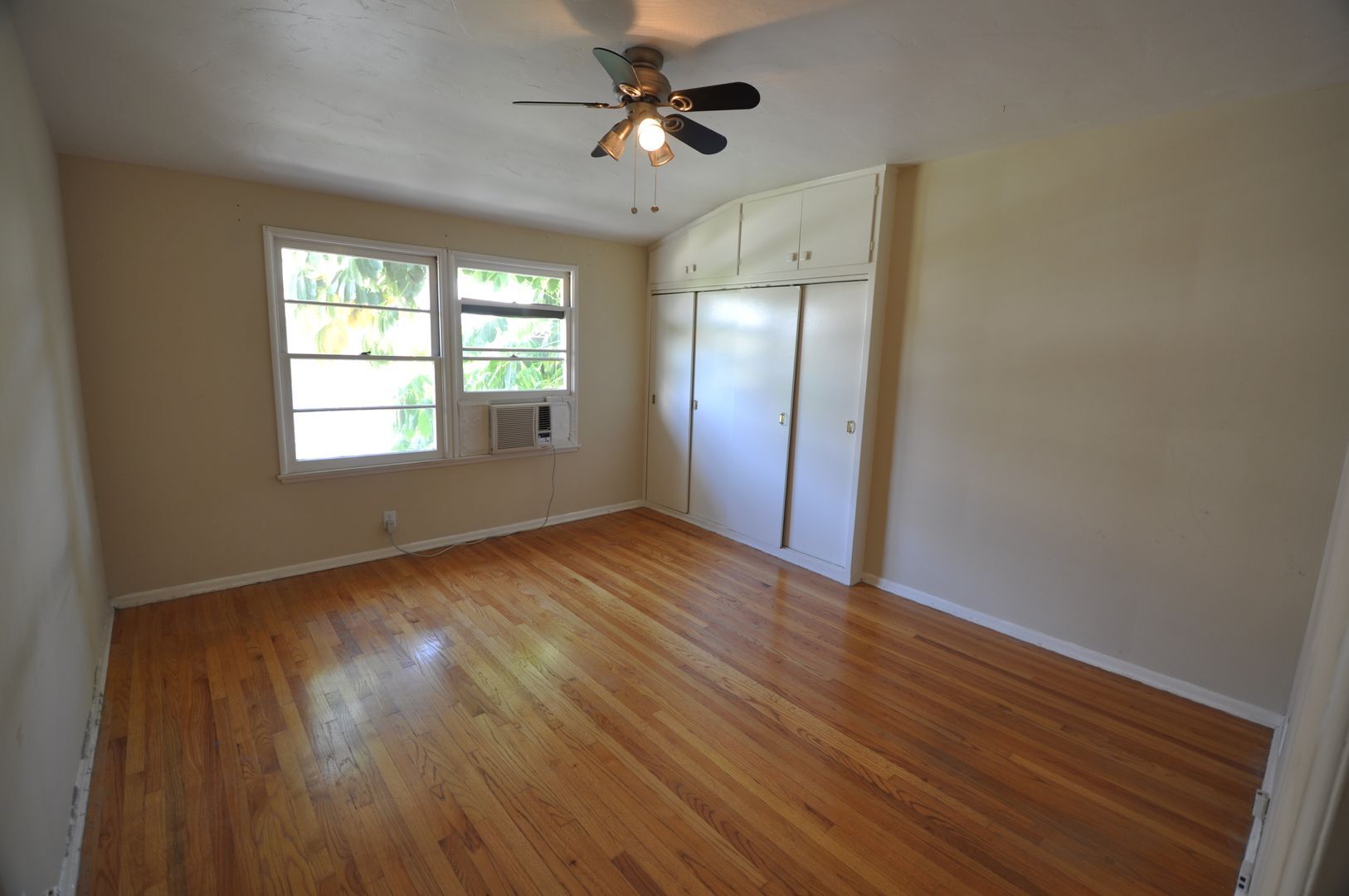 Building Photo - 14830 Dickens St