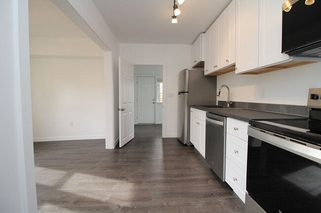 Building Photo - 7225 SE 65th Ave