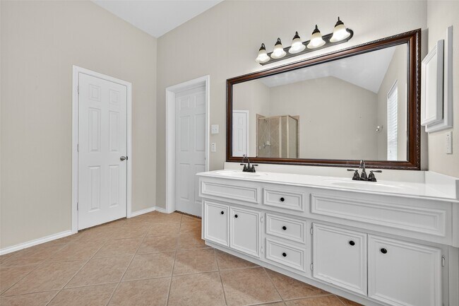 Building Photo - 17603 Burkhart Ridge Dr