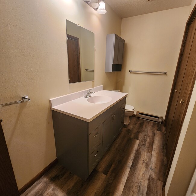 Building Photo - 3218 Oak Knoll Dr