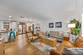 Building Photo - 1795 Dogwood Dr