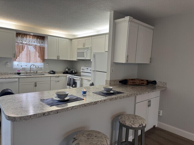 Building Photo - 1310 NE 14th Ct