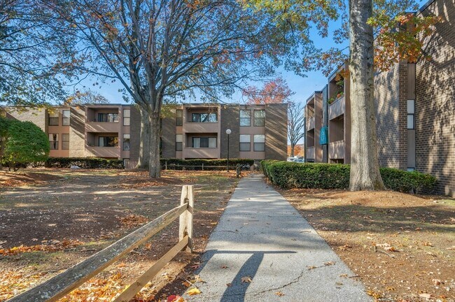 Building Photo - 54 Shrewsbury Green Dr