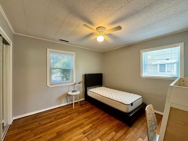 Building Photo - Charming Home Available in Tahoe Park!