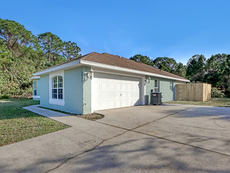 Building Photo - 1826 Viburnum Rd NW