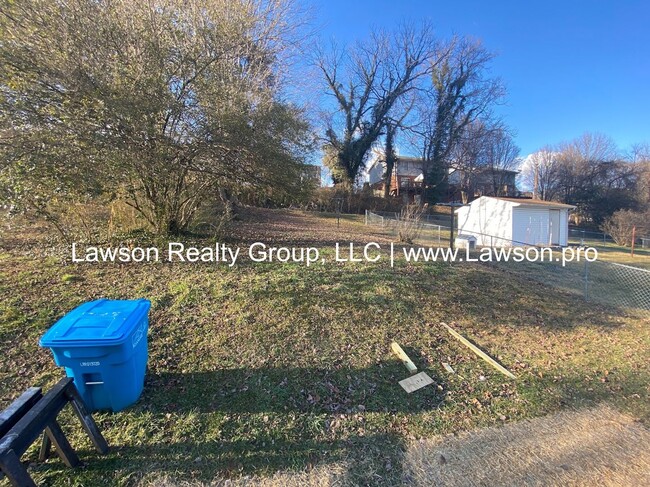 Building Photo - Cozy Vinton House with Backyard