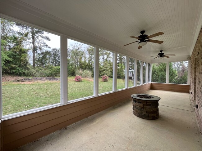 Building Photo - Riegel Pointe