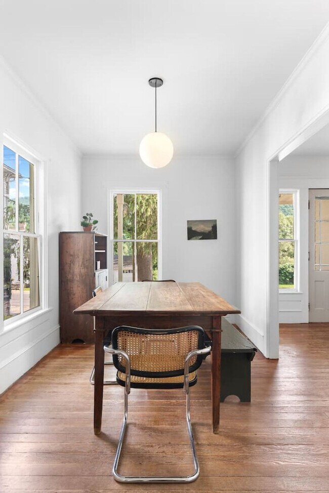 Building Photo - 1915 County Hwy 6