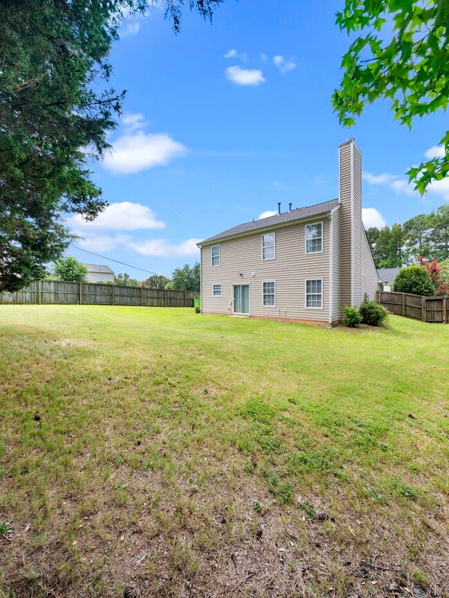 Building Photo - Spacious and Move-In Ready Home! - Fenced Yard!