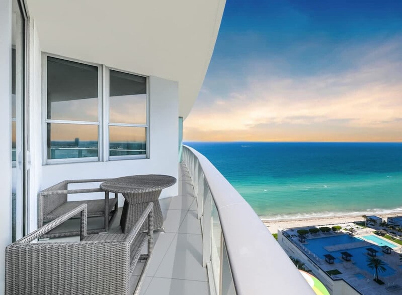 Building Photo - 4011 S Ocean Dr