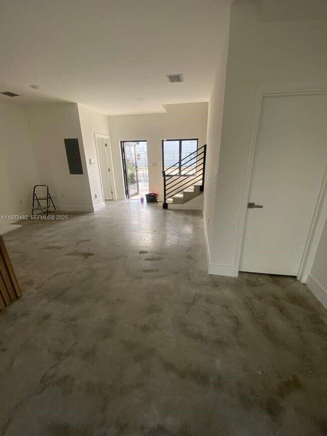 Building Photo - 6233 NW 20th Ave