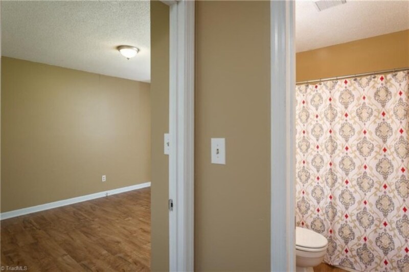 Building Photo - 204 Brambleton Ct