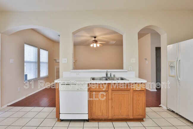 Building Photo - 3108 Kennedy Dr