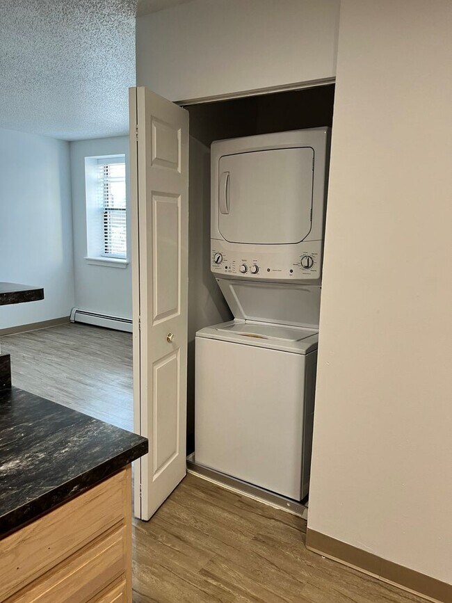 Building Photo - 35 Willow St