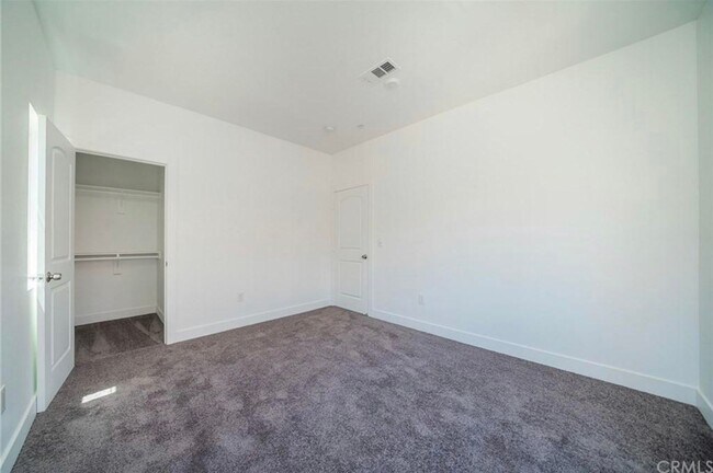 Building Photo - 850 W 165th Pl
