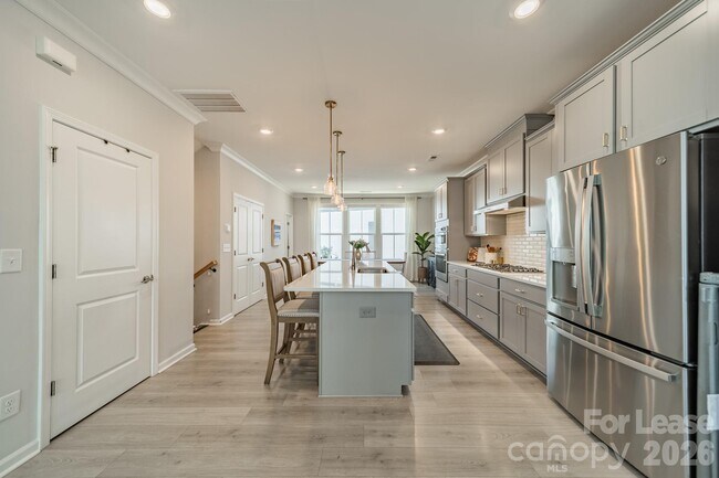 Building Photo - 4040 Hidden Oaks Dr