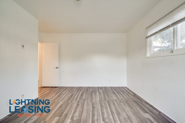 Building Photo - 14759 1/2 Vanowen-4B