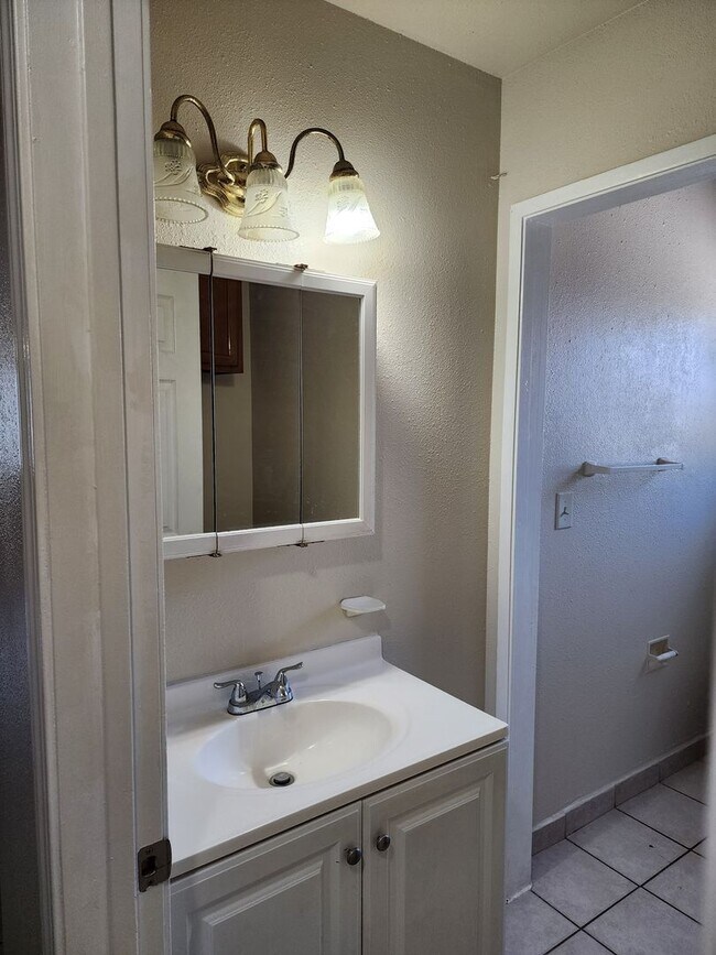 Building Photo - 3 bedroom 1 bath with Garage converted to ...