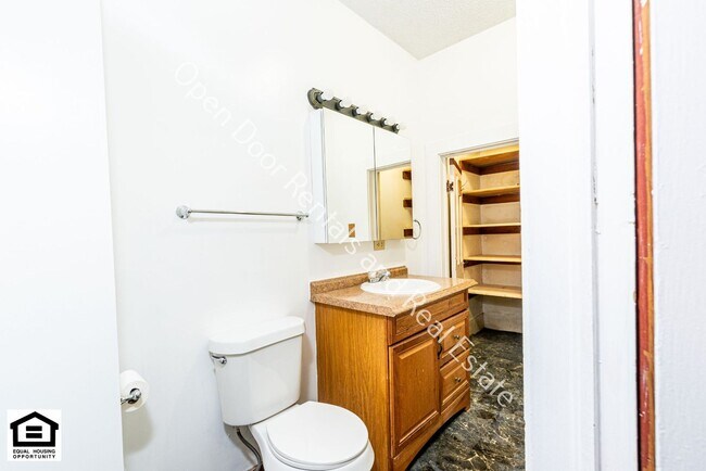 Building Photo - 114 W 2nd St