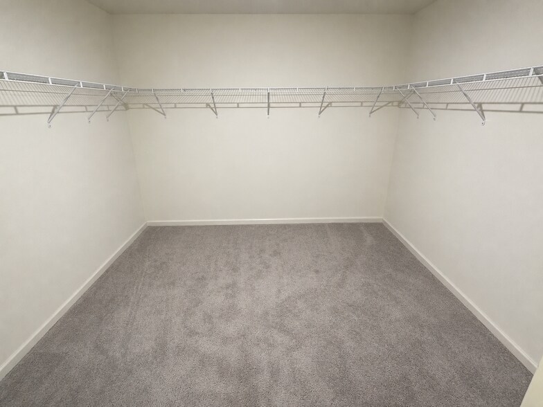 Master Bedroom Closet - 628 Knightsbridge Ln
