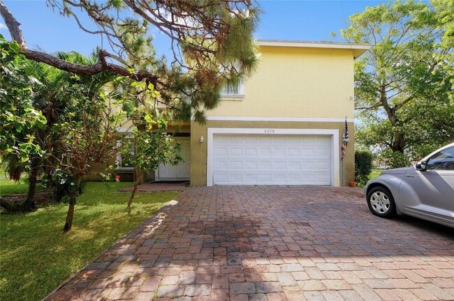 Building Photo - 2210 S 34th St