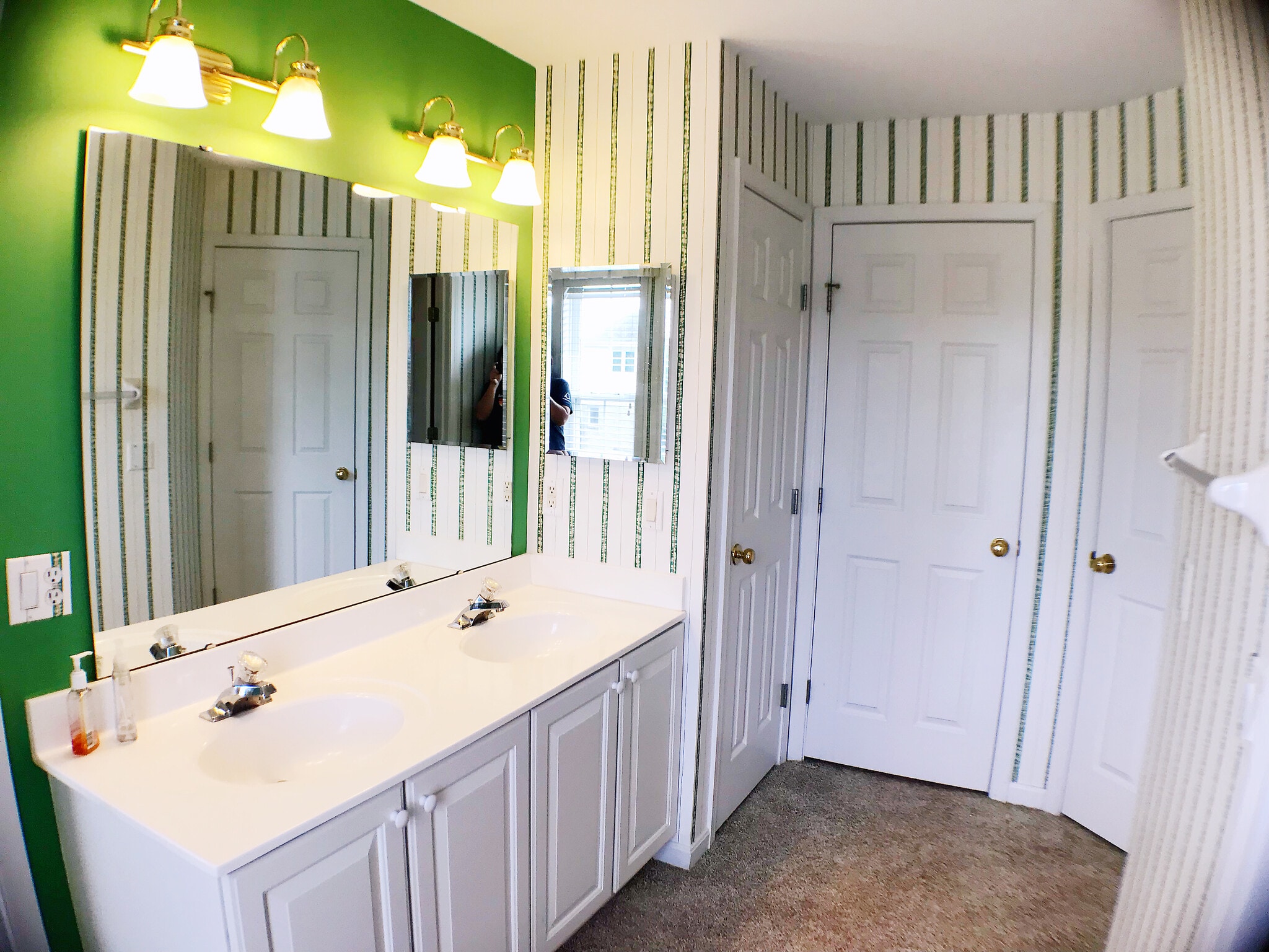 Jack-and-Jill Bathroom-2019 - 1522 Heritage Lake Dr