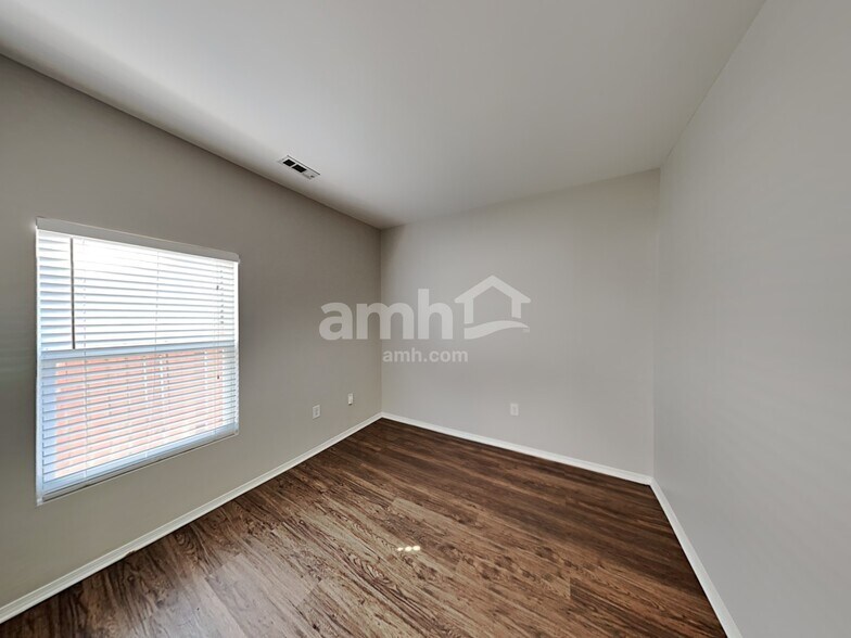 Building Photo - 607 Waterlemon Way