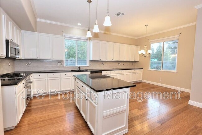 Building Photo - 2040 San Esteban Cir