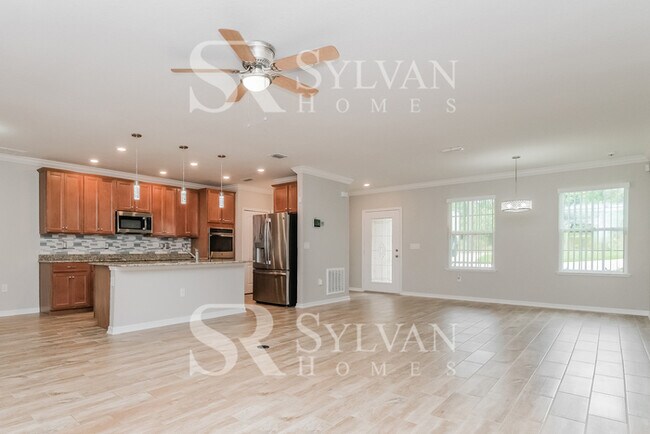 Building Photo - Feel welcome and comfortable in this charming home