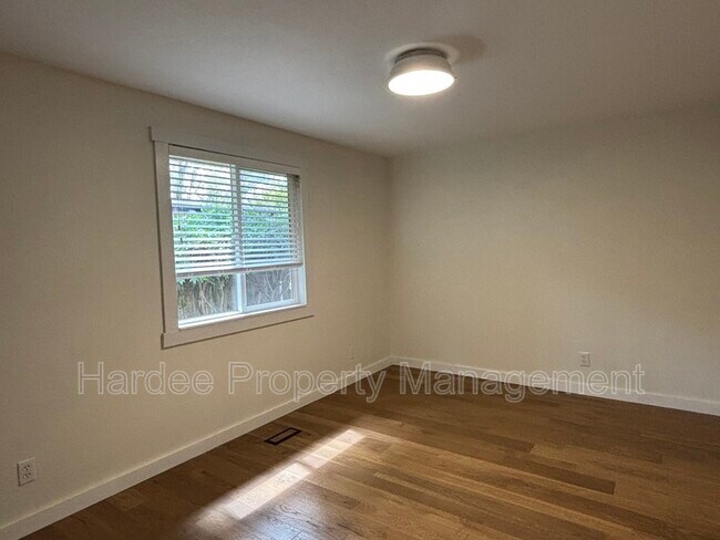 Building Photo - 3511 N Barberry Dr