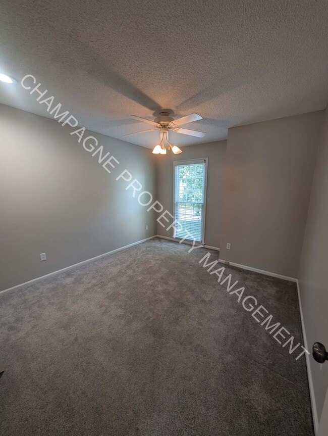 Building Photo - GORGEOUS LENEXA HOME FOR RENT - FLAT ROCK ...