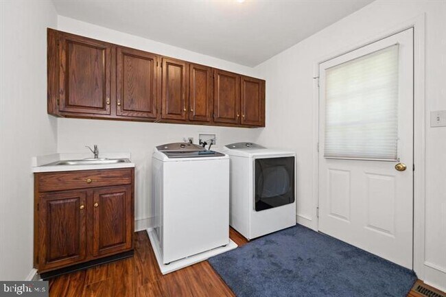 Building Photo - 253 Peoples Way