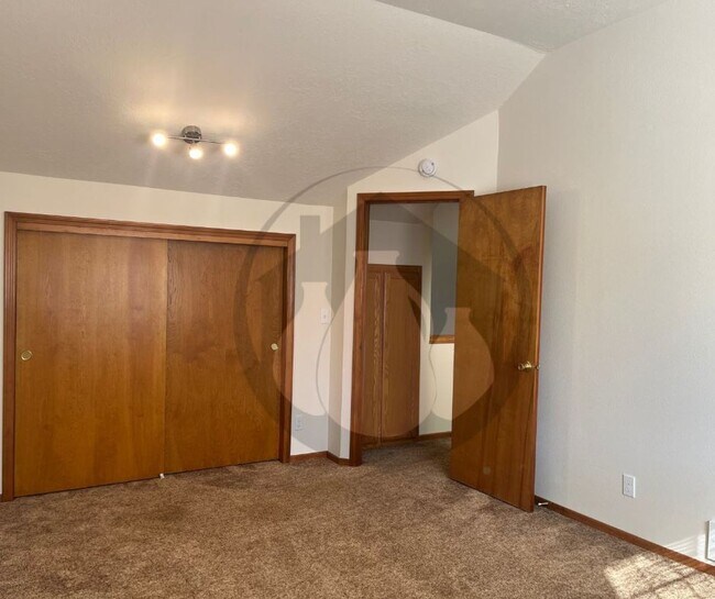 Building Photo - 47th Triplex #2025-1768