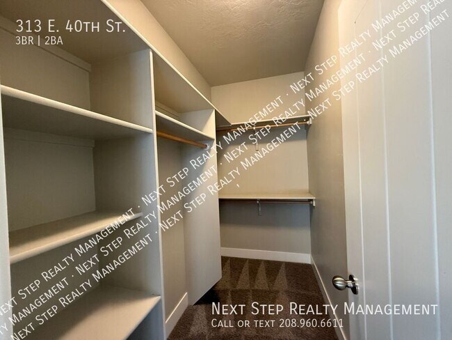 Building Photo - 313 E 40th St