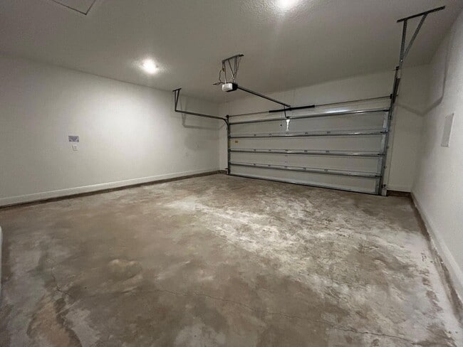 Building Photo - 250 Piper Cv