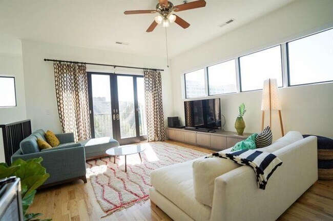 Building Photo - 384 Ralph McGill Blvd NE