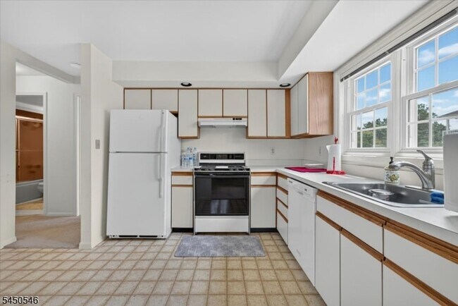 Building Photo - 24B Heritage Dr