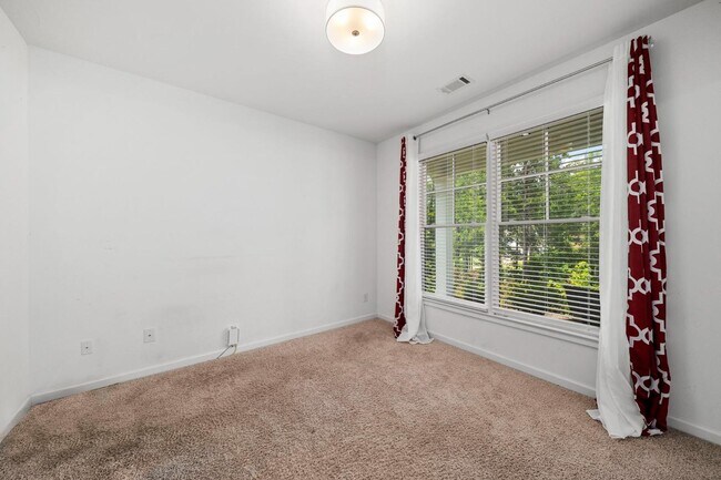 Building Photo - 2108 Charmond Dr