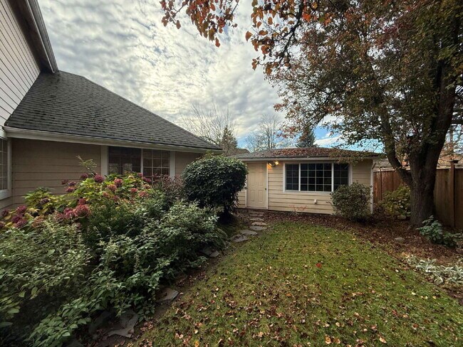 Building Photo - 2225 Marie Ln