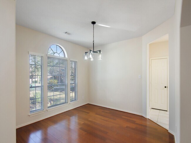 Building Photo - 30 Jewelsford Dr