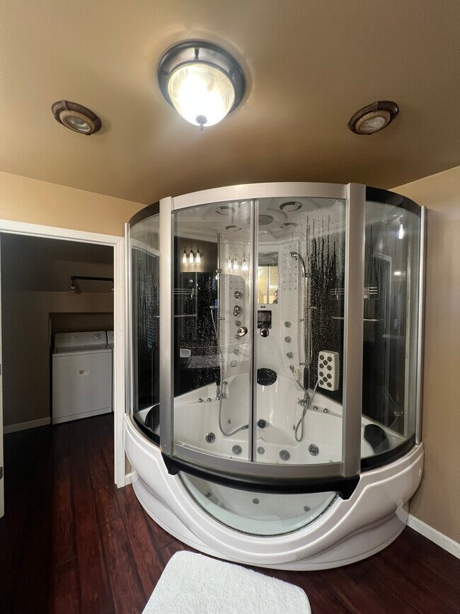 Building Photo - 860 Gardner St