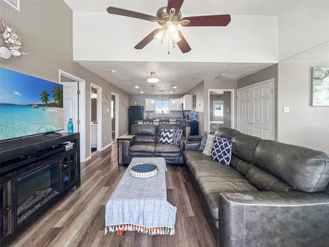 Building Photo - 81 Santar Loop