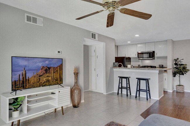 Building Photo - 8055 E Thomas Rd