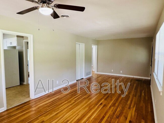 Building Photo - 544 Green Ridge Rd