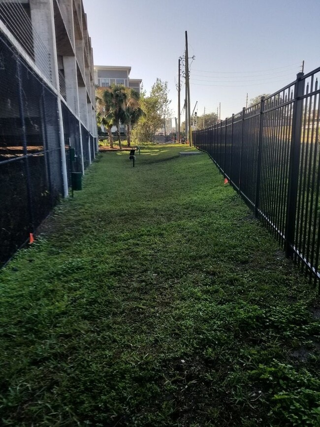 Building Photo - New listing 2/2 with pool view