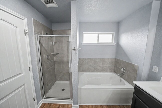 Building Photo - Modern 4-Bed Home with Open Layout in New Braunfels - Realtor Commission: $500