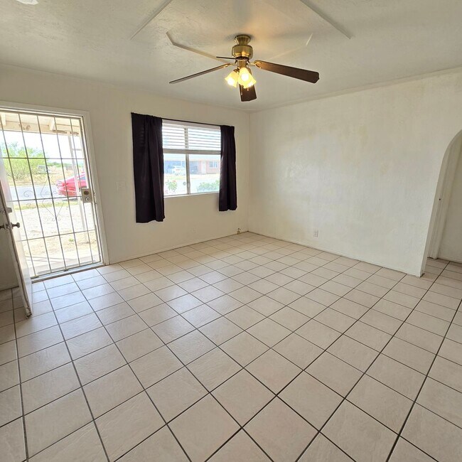 Building Photo - 701 W Soto St