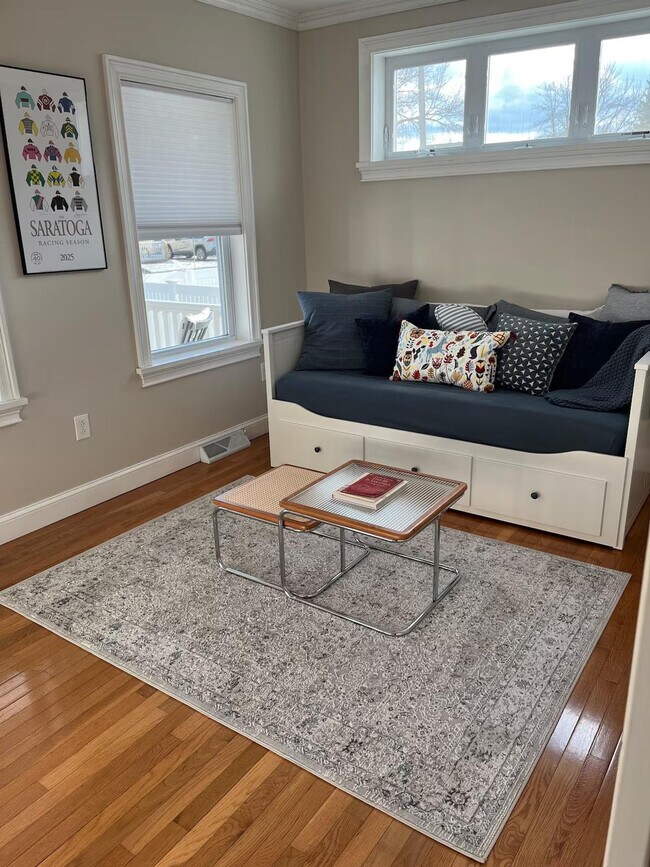 Building Photo - 99 W Circular St