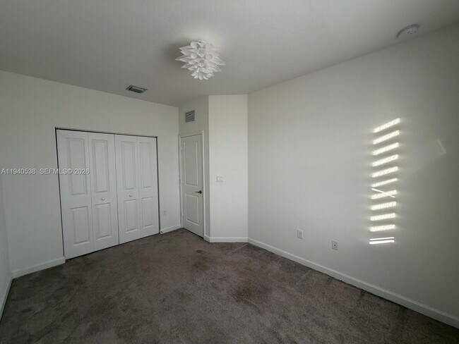 Building Photo - 2631 SE 11th St