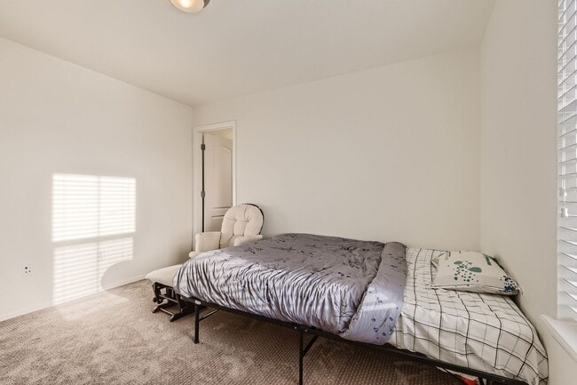Building Photo - **** SPECIAL OFFER: 1 Month Rent FREE, if lease by July 1st week ****** Beautiful 4 bed, 4 bath h...